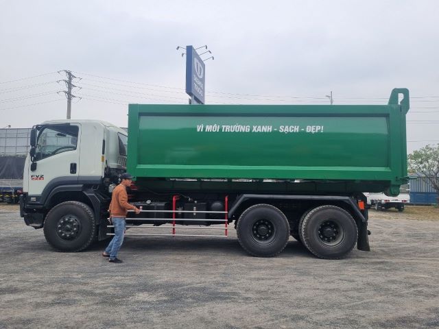 Xe chở rác thải thùng rời ISUZU 22 khối