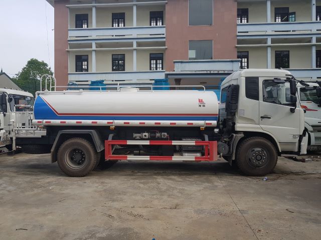 Xe téc phun nước rửa đường 9 khối Dongfeng