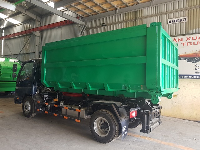 Xe hooklift THACO chở phế thải xây dựng thùng 6 khối, chở rác thải thùng 8 khối